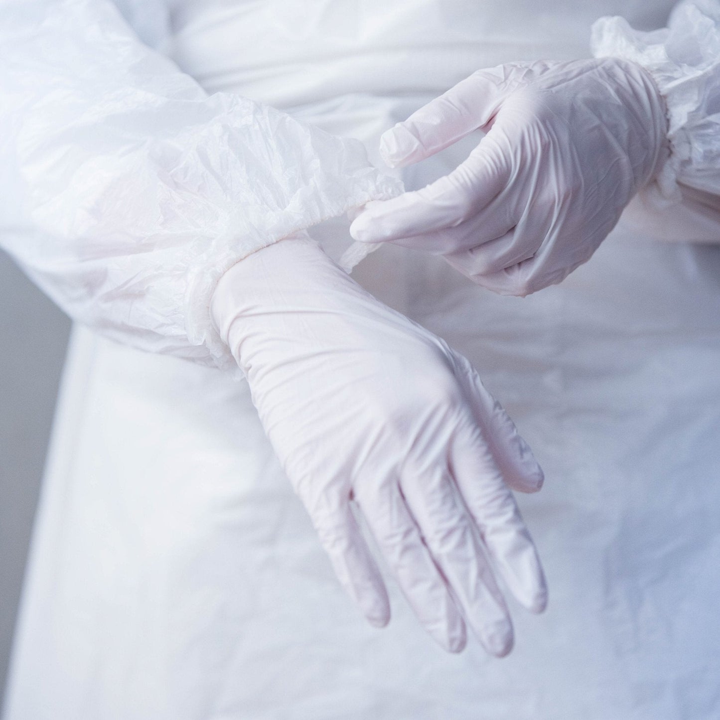 Weiße latexhandschuhe in deutsche qualität bieten zuverlässigen schutz für hygienische anwendungen