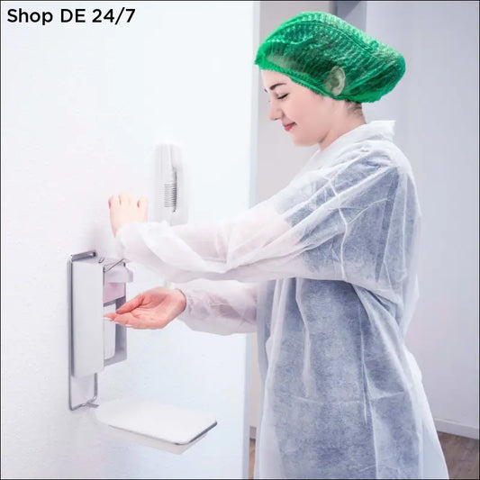 Weißes wandmontiertes handdesinfektionsmittelspender mit modernem design und ablage für hygienestandards in professionellen umgebungen nitras pp-besuchermantel