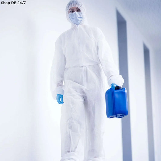 Blauer plastik-chemikalienkanister mit schwarzem verschluss für nitras pp-overall höchste hygienestandards in industriellen umgebungen