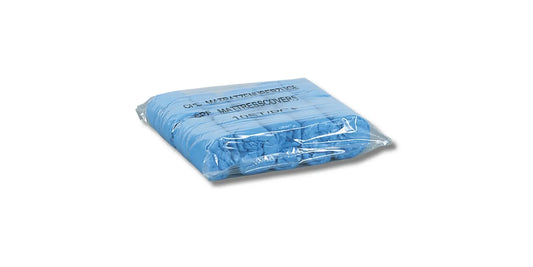 Ein blaues plastikverpacktes paket vorgefertigter cpe-matratzenschoner für hygieneschutz im medizinischen standard