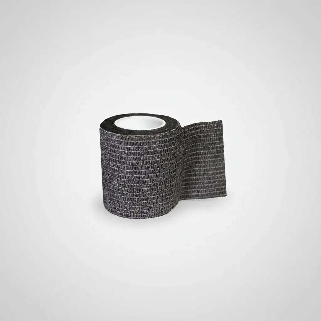 Schwarze strukturierte griffbandage mit weißem kern für optimalen halt und komfort bei tattoo maschinen und werkzeugen