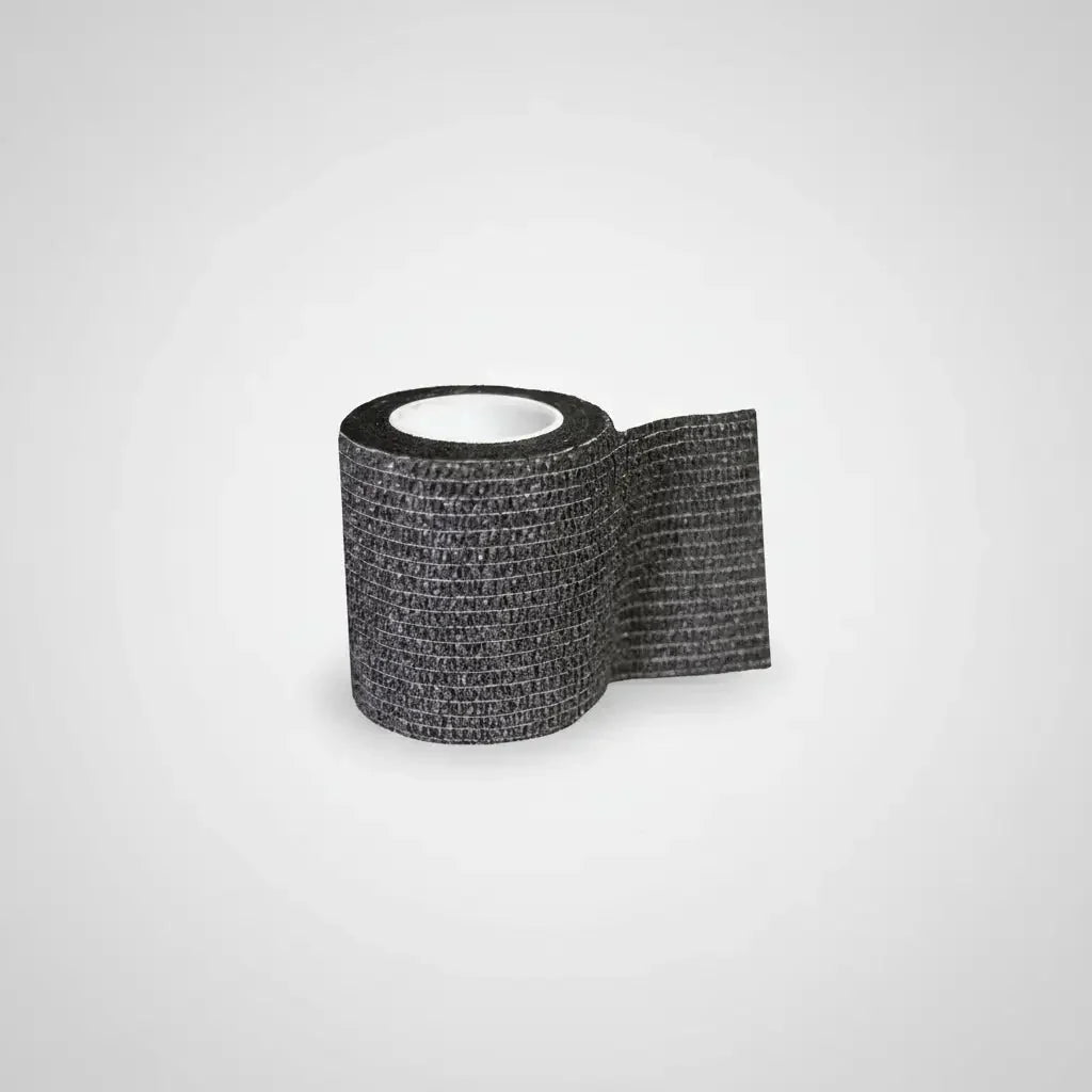 Schwarze strukturierte griffbandage mit weißem kern für optimalen halt und komfort bei tattoo maschinen und werkzeugen