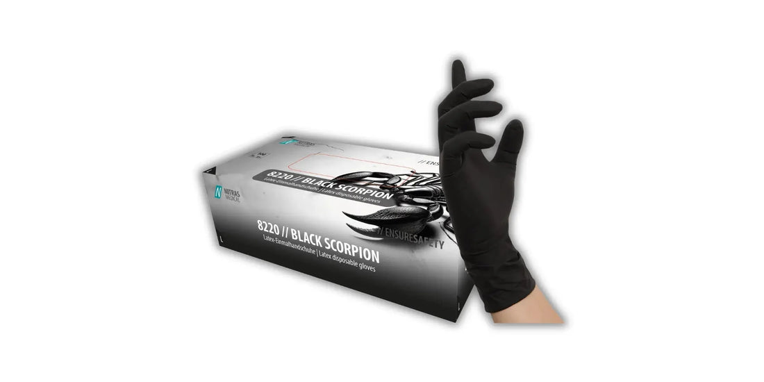 Schwarze nitril einmalhandschuhe mit skorpion-design auf der verpackung von hygienic 8220 black scorpion