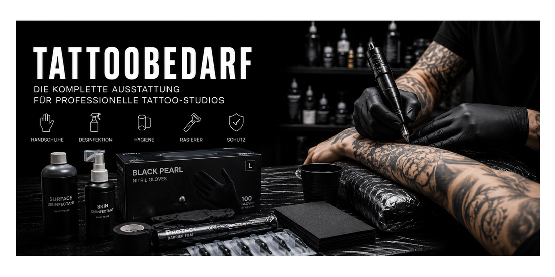Tattoobedarf für professionelle Tattoo-Studios mit schwarzen Nitrilhandschuhen, Hygieneartikeln und Tattoo-Session
