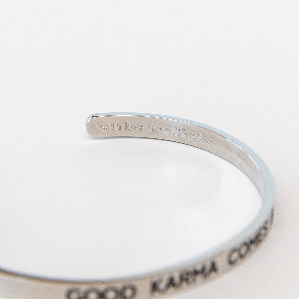 Armreif mit Gravur | Silber | Good Karma comes back