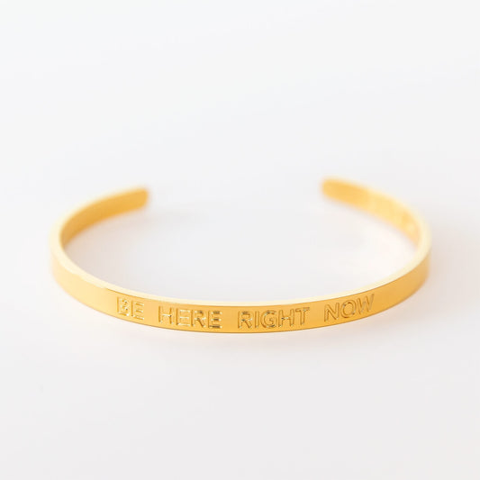 Armreif mit Gravur | vergoldet | Be here right now