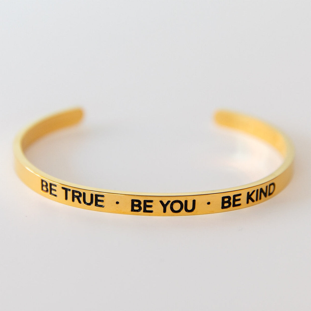 Armreif mit Gravur | vergoldet | "Be true - be you - be kind"