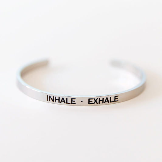 Armreif mit Gravur | Silber | Inhale - Exhale