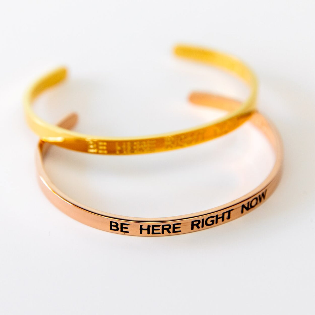 Armreif mit Gravur | rosé vergoldet | Be here right now