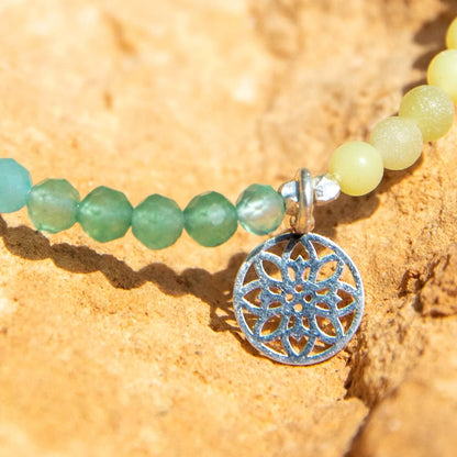 Chakra Armband mit versilbertem Lebensblume-Anhänger