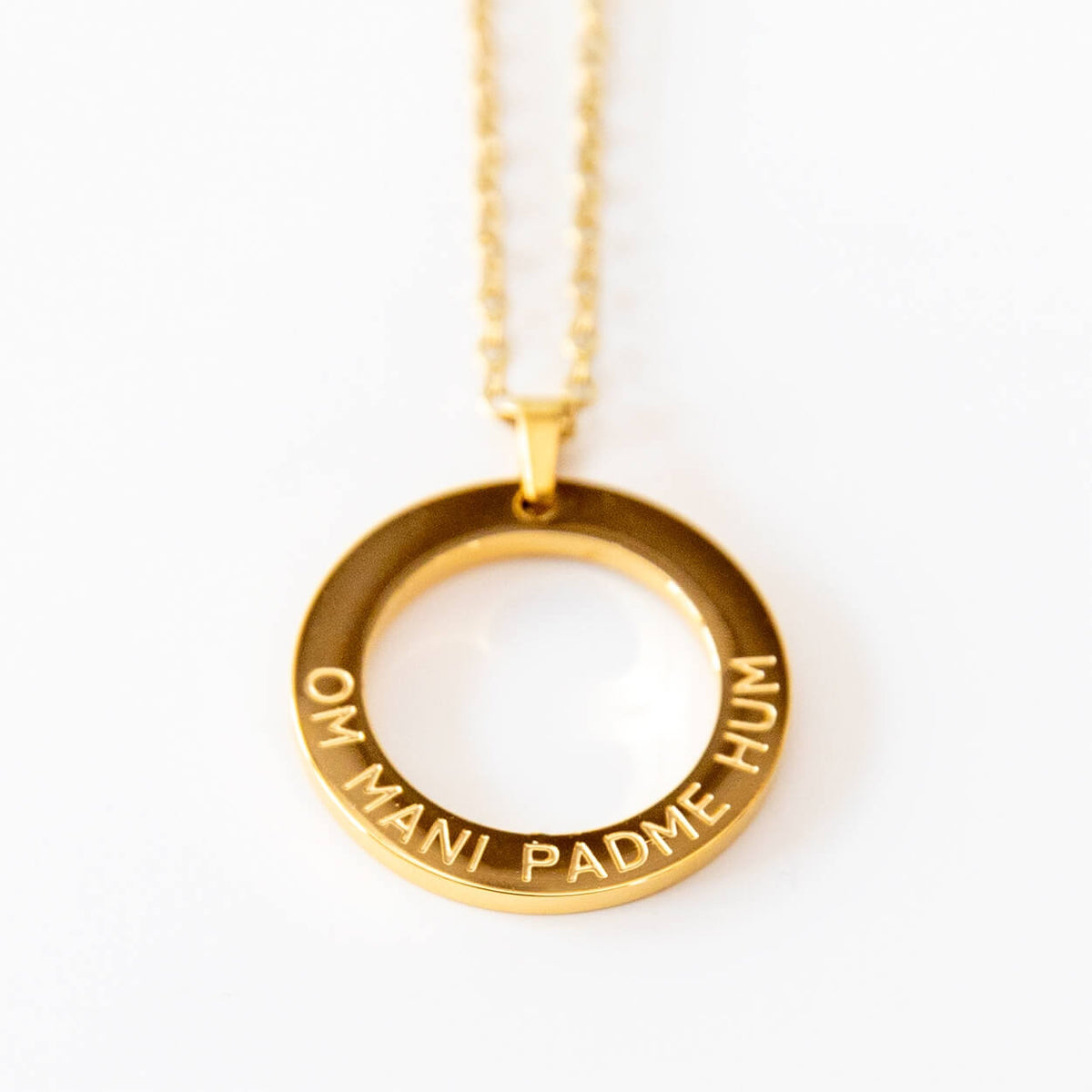 Halskette mit Anhänger | vergoldet | Mantra: Om Mani Padme Hum
