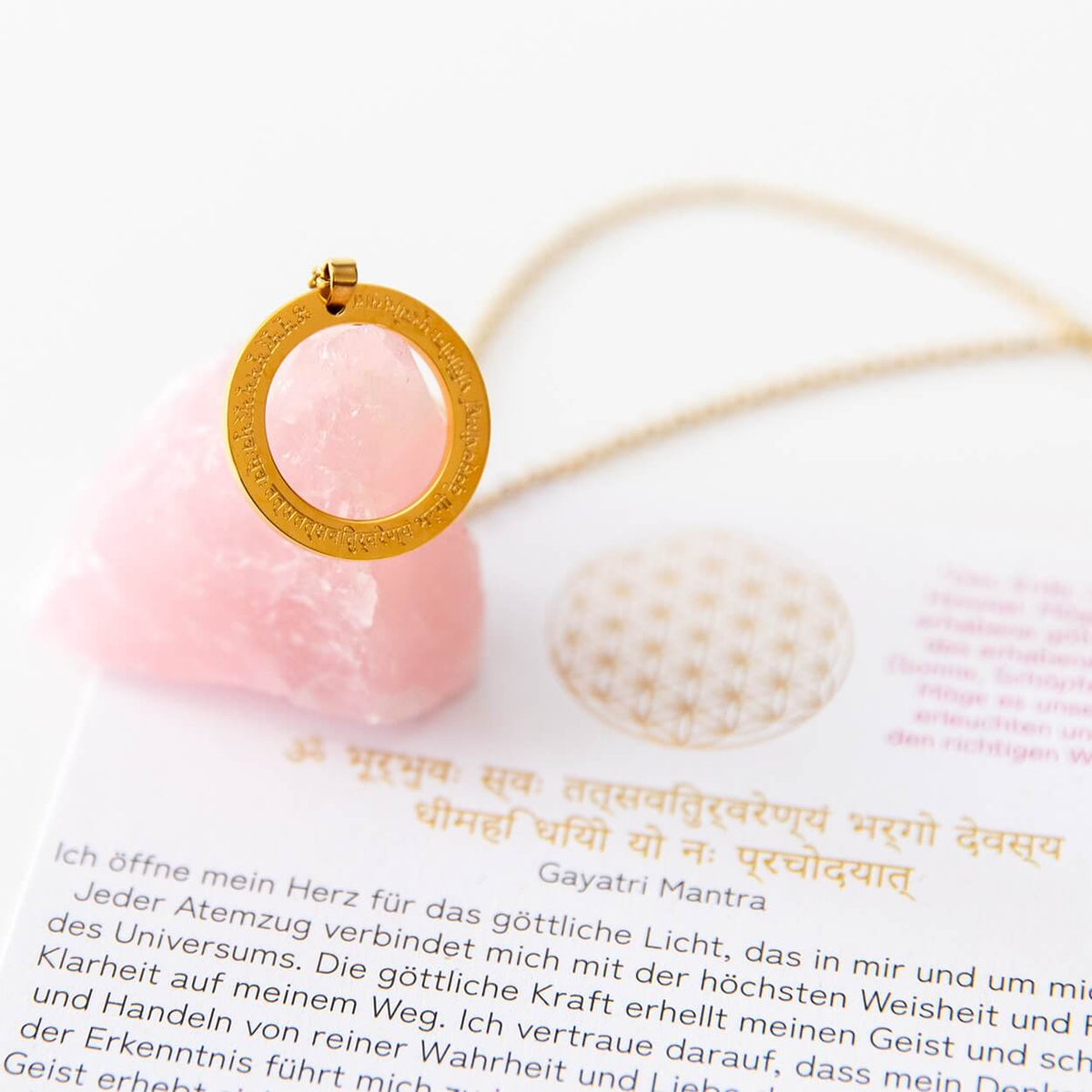 Spirituelle Kette | vergoldet | Gayatri Mantra Gravur