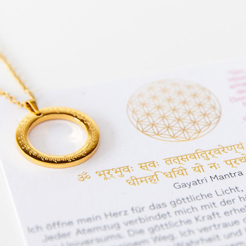 Spirituelle Kette | vergoldet | Gayatri Mantra Gravur