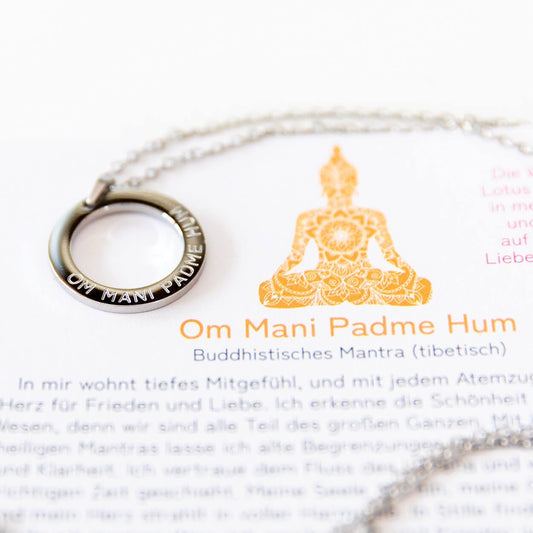 Halskette mit Anhänger | silber | Mantra: Om Mani Padme Hum