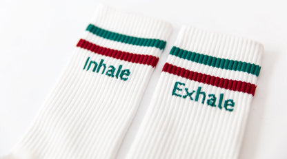 Socken mit Yoga-Motiv in 2 Varianten: Inhale Exhale | Namasté