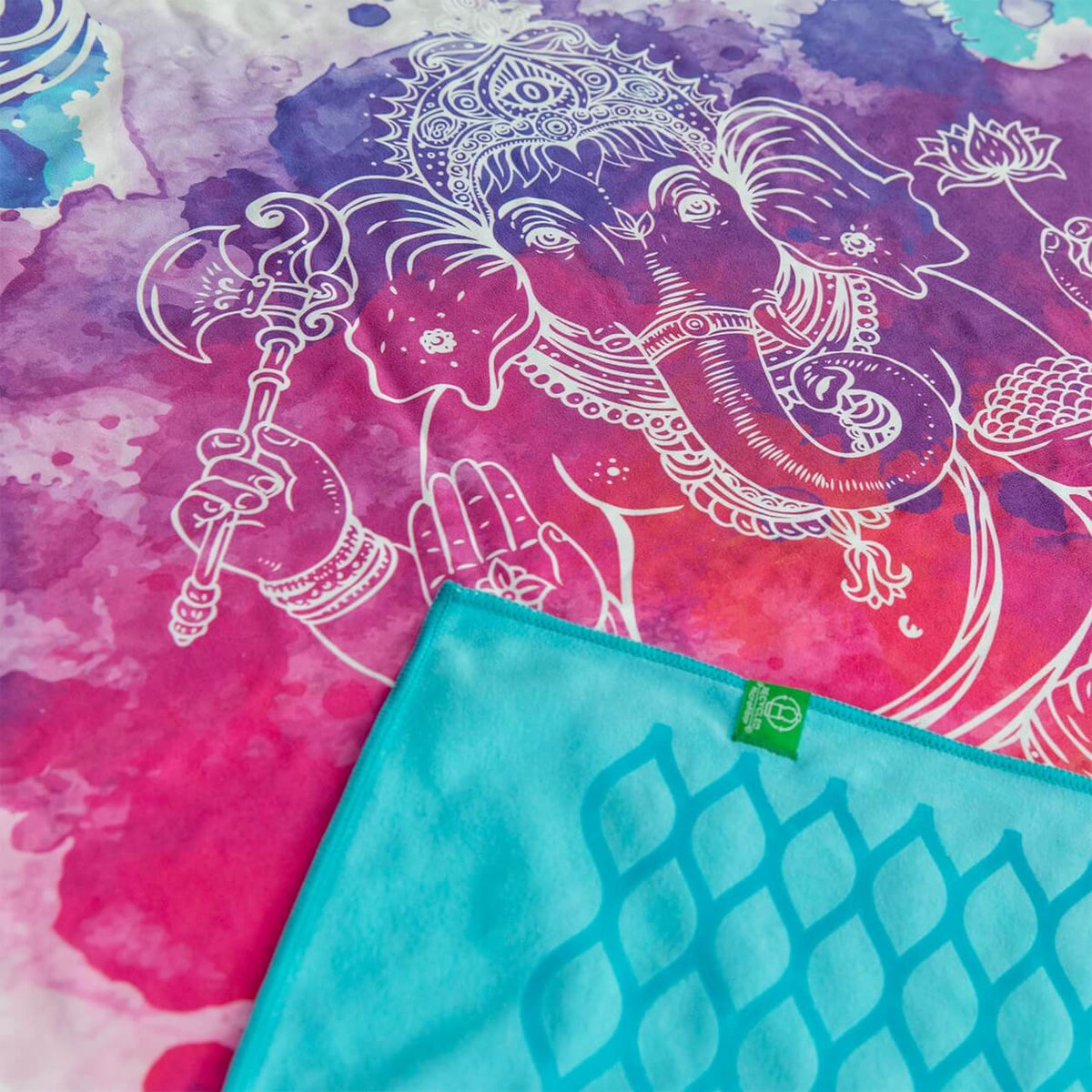 Yoga Handtuch rutschfest aus recycelter Mikrofaser & Silikon-Struktur auf der Unterseite
