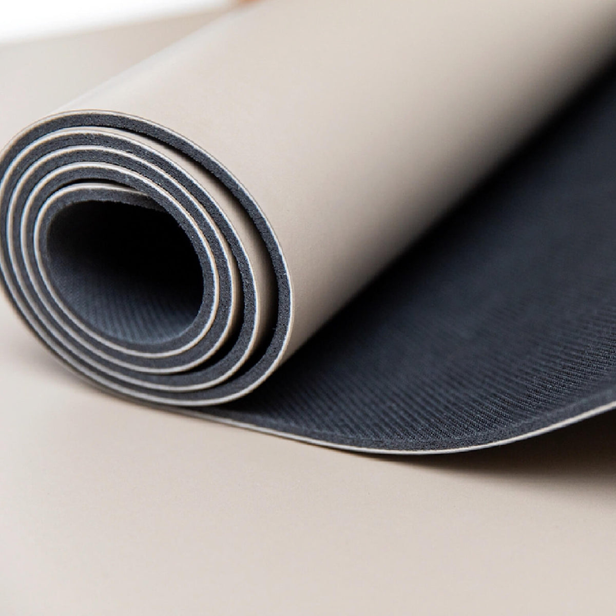 Yogamatte rutschfest: japanischer Grip für perfekten Halt | Sandstone Lotus