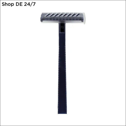 Dunkelblauer plastik-einmal-rasierer mit transparent grauem kopf und mehreren schlitzklingen für zuverlässigen schutz deutsche qualität
