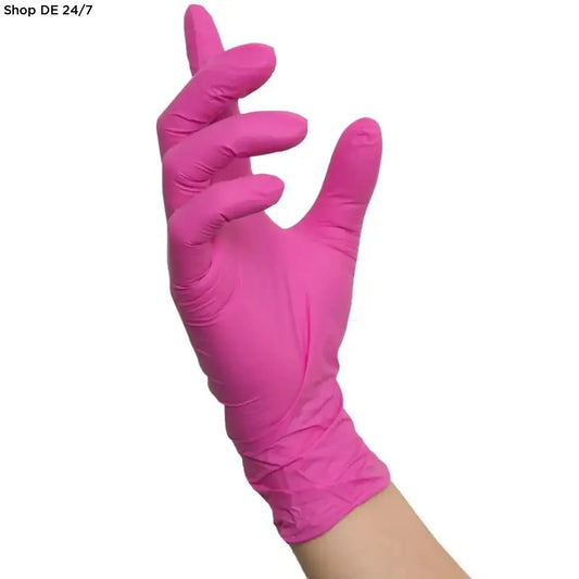 Eine hand trägt einen pinken candy wave nitril-einmalhandschuh mit glatter oberfläche, beidseitig tragbar für medizinische einrichtungen