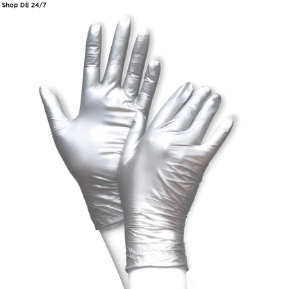 Ein paar weiße glänzende latexhandschuhe mit glatter oberfläche und enger passform aus der serie fancy® silver nitril einmalhandschuhe 1000 stück