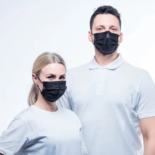 Schwarze medizinische gesichtsmasken schwarz 4-lagig von nitras soft protect in einer 500 stück packung sichtbar
