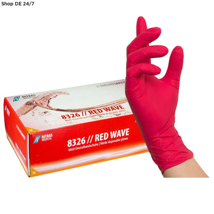 Ein roter nitril-einmalhandschuh nitras red wave mit mikrogeraute fingerspitzen aus synthetischem material