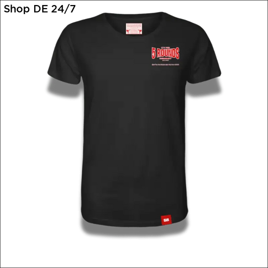 Schwarzes kurzarmshirt aus 100 % baumwolle mit rotem 5 rounds print zur nachhaltige mode unterstützen und modisches statement