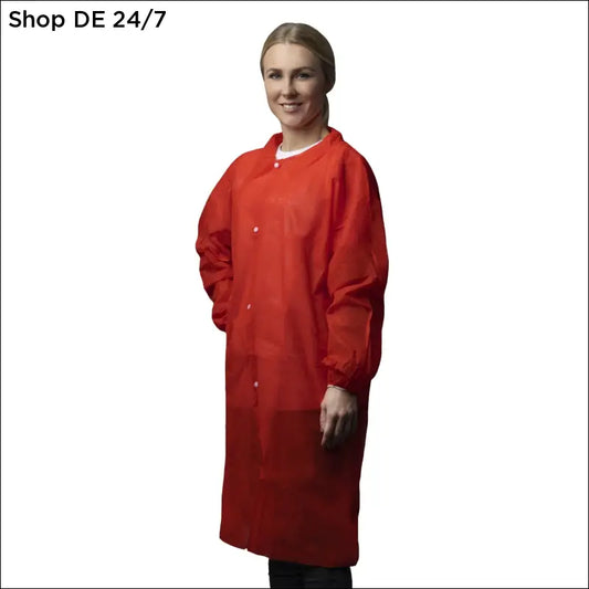 Roter nitras pp-besuchermantel mit knopfverschluss und elastischen bündchen für hygienische und professionelle umgebungen