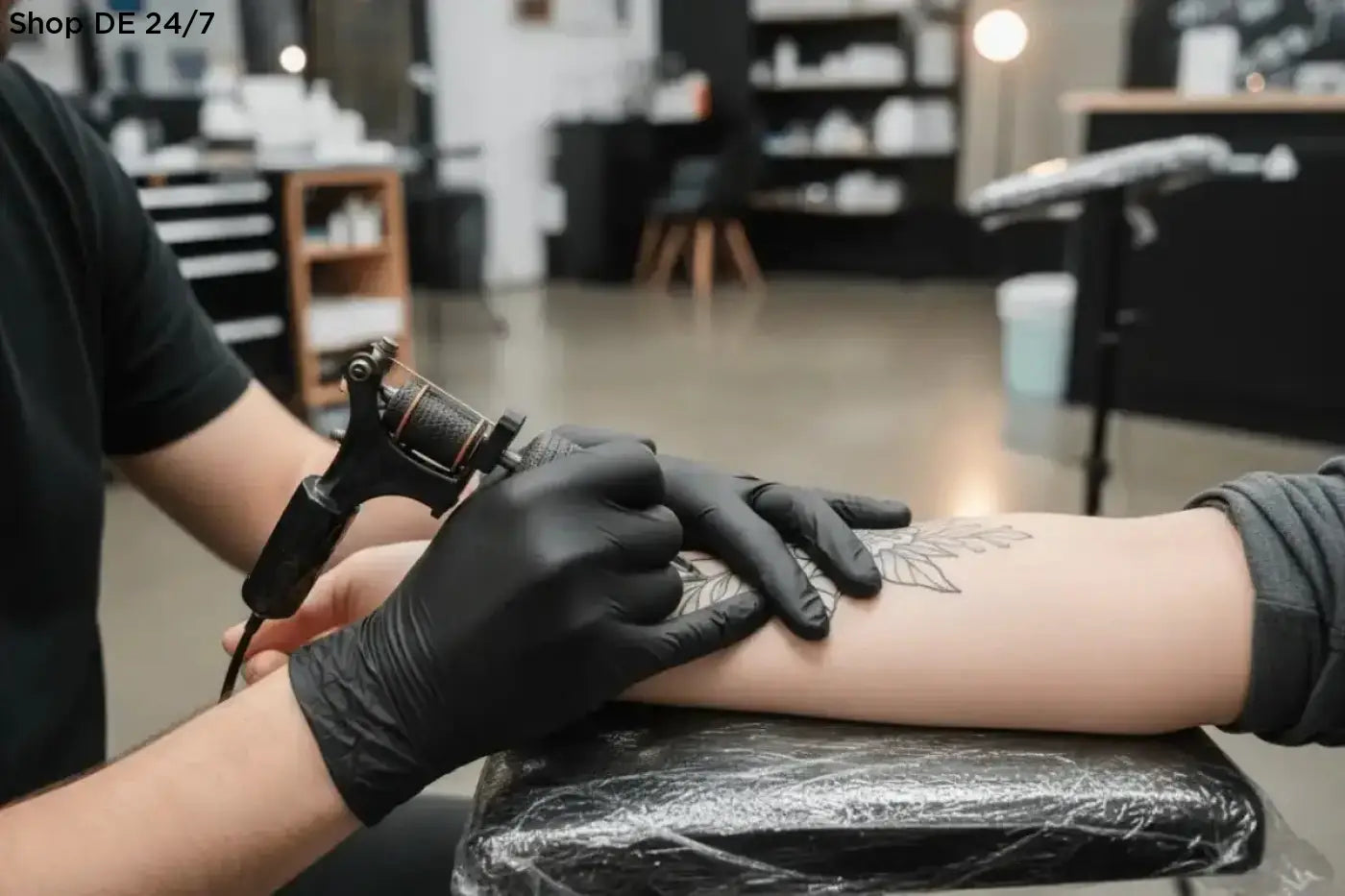 Select black tattoo maschine mit texturiertem griff und metallischen komponenten zum kaufen im einmalhandschuhe set
